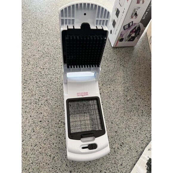 New Vegetable Chopper & Spiralizer, 4-in-1 Food Slicer with Container, White - Picture 9 of 15